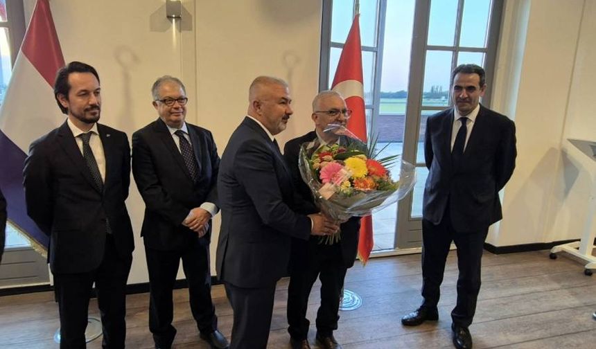 Hollanda’daki Türk toplumu, Büyükelçi Selçuk Ünal’a veda etti