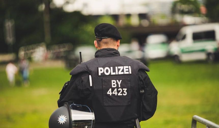 Alman polisine 'etnik fişleme' eleştirisi