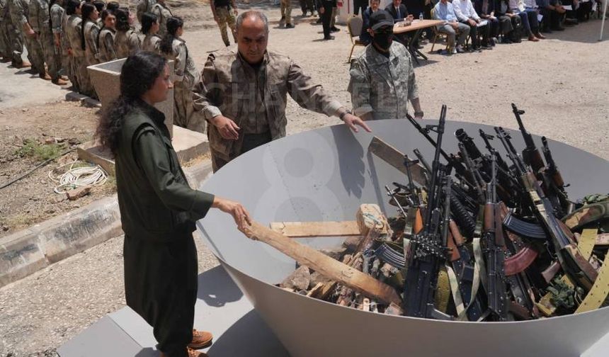 PKK'lılar silahlarını yaktı: Görüntüler paylaşıldı