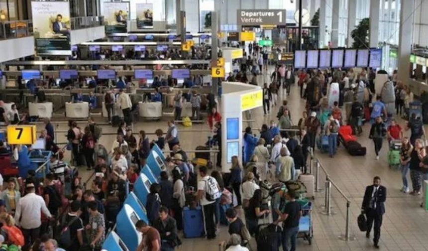 Schiphol Havalimanı’na gideceklere uyarı: Erken yola çıkın