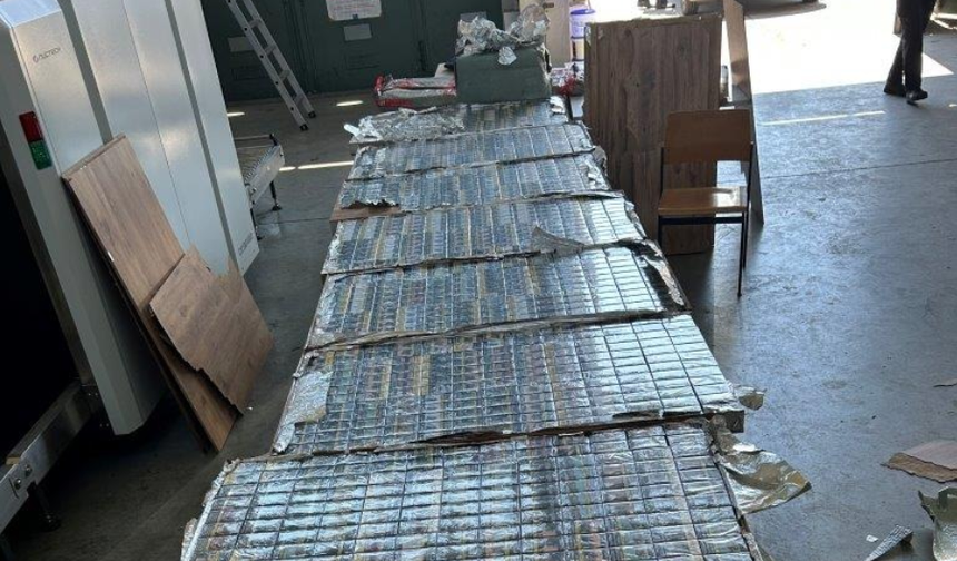 Almanya'da Türk TIR’ında 75 bin paket kaçak sigara yakalandı