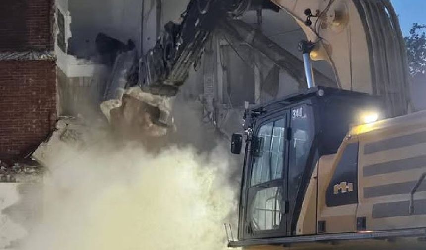 Hollanda’da ötüp duran duman dedektörü binayı yıktırıyordu