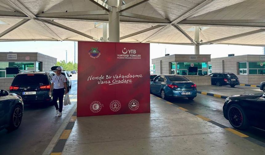YTB sınır kapılarında gurbetçilerin yanında