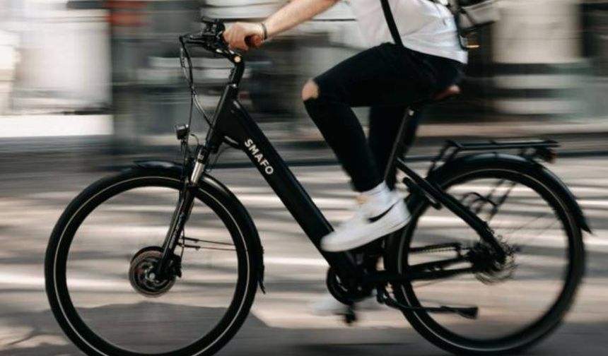 Hollanda’da 18 yaş altı gençlere e-bisikletlerde kask şartı geliyor