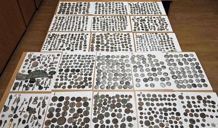 Bulgaristan sınırında yüzlerce tarihi eser ve sikke ele geçirildi