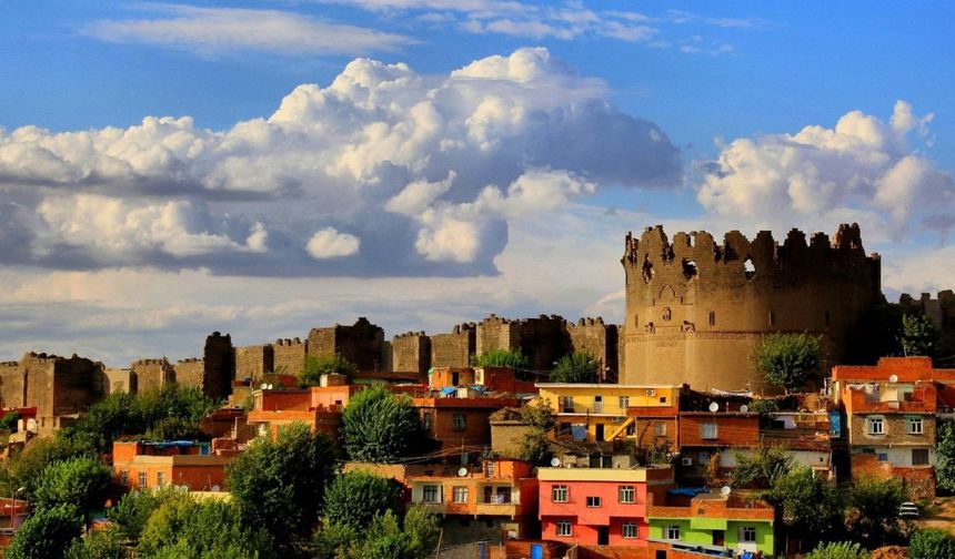 Diyarbakır'dan Türkiye'ye Açılan Kapının Ardında Neler Var?