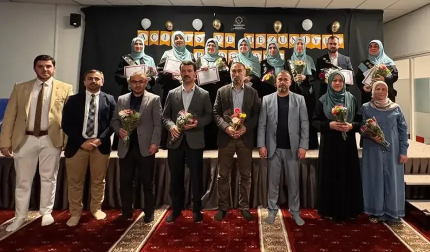Hollanda’da AÖF İlahiyat Ön Lisans mezunları diplomalarını aldı