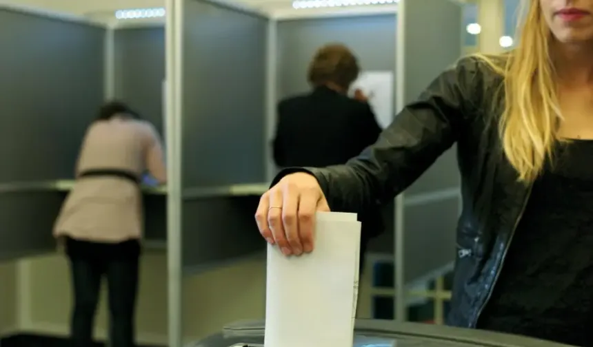 Hollanda'da Genel Seçim: İlk sonuçlar gelmeye başladı