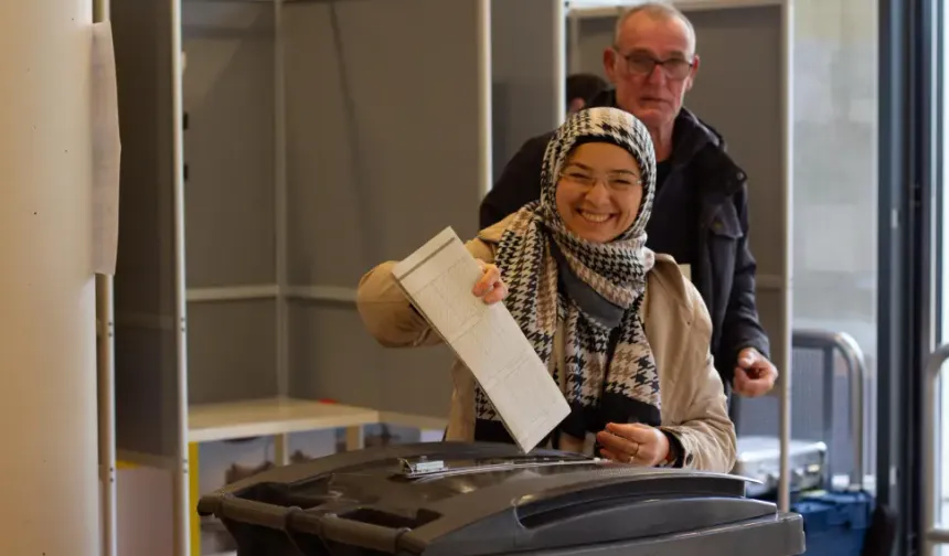 Hollanda'da hangi parti kaç oy aldı? Gözler yurtdışı oylarında