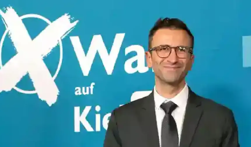 Almanya’nın Kiel kentinde belediye başkanlığına Samet Yılmaz seçildi