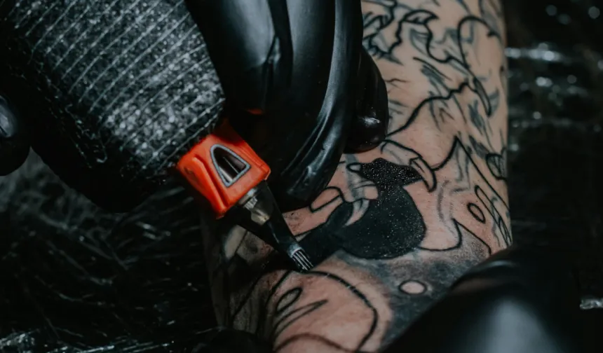 Dövme yaptırmak kanser riskini artırıyor mu?