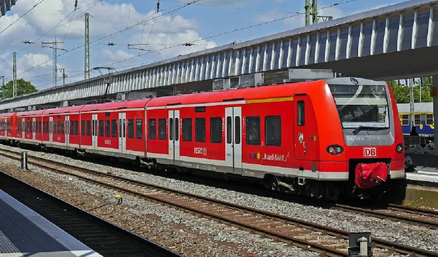 Almanya’da yolcunun saldırısına uğrayan Türk kondüktör hayatını kaybetti