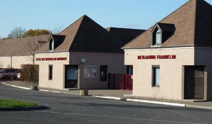 Fransa’da lisede öğretmene saldıran Türk baba gözaltına alındı