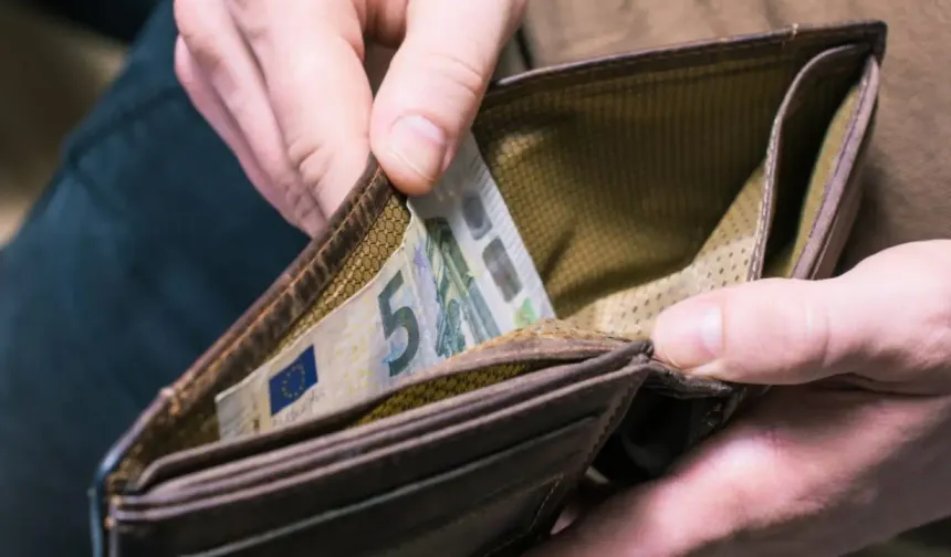 Cüzdanınızdaki bu belgeler kimlik hırsızlığı riskini artırıyor