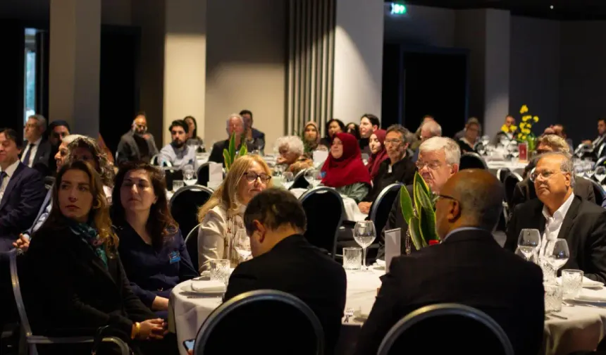 Den Haag’ta farklı inançlar HDV’nin Barış Yemeği’nde aynı sofrada buluştu