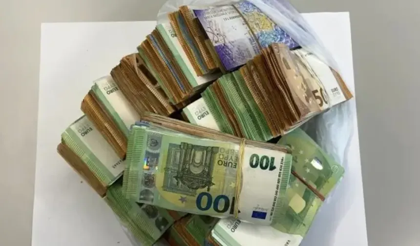 Almanya’dan Avusturya’ya giden yolcunun valizinde 150 bin euro bulundu