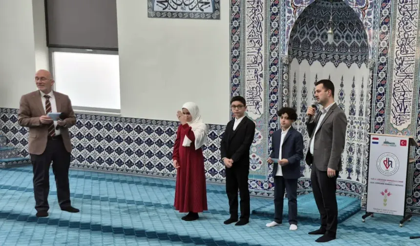 Hollanda’da İstiklal Marşı Okuma Yarışması’nın finali Leerdam’da yapıldı