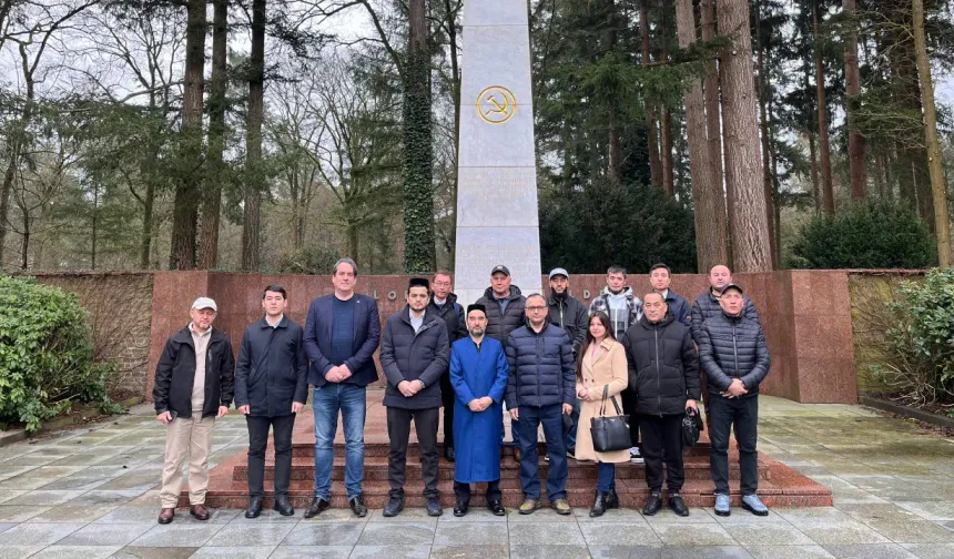 Özbekistan Dışişleri heyeti Hollanda’daki Özbeklerle bir araya geldi