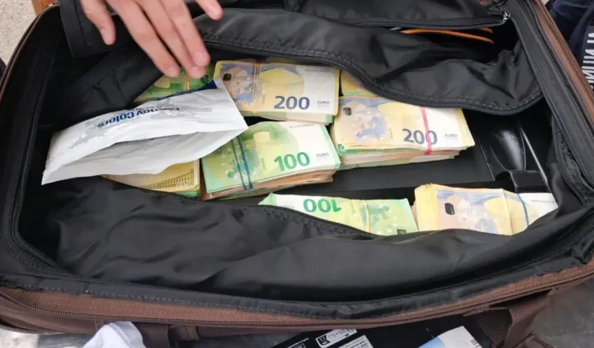 Sırbistan sınırında Türkiye’ye giden araçta 374 bin euro yakalandı