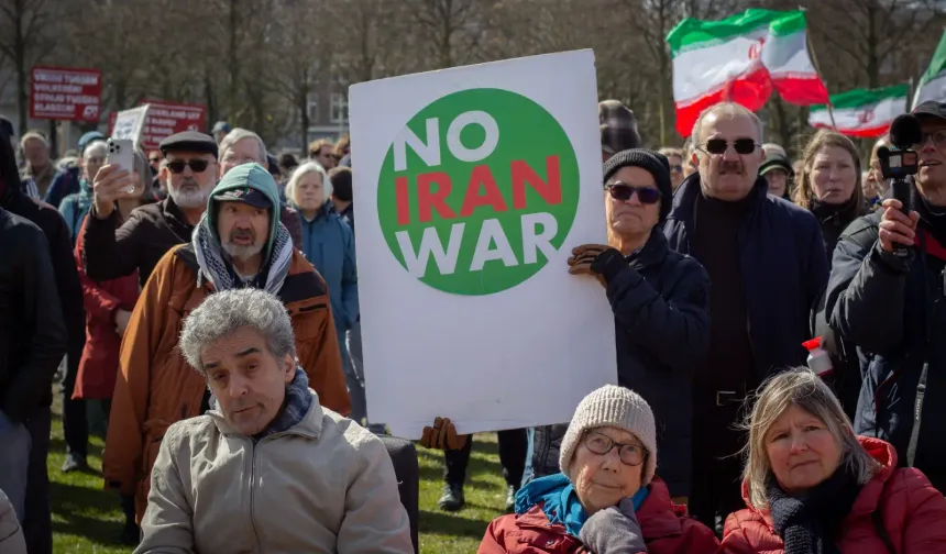 Hollanda’da ABD ve İsrail’in İran saldırıları protesto edildi