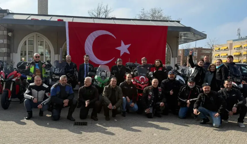 Hollanda’da T-BIKERS kulübü üyeleri motorla Umre yolculuğuna çıktı