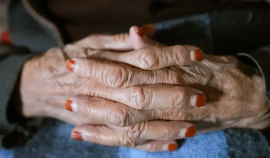 Araştırma: Uzun ömrün sırrı 100 yaşını aşan insanların kanında saklı olabilir