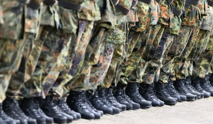 Almanya’da yedek askerlere zorunlu tatbikat gündemde