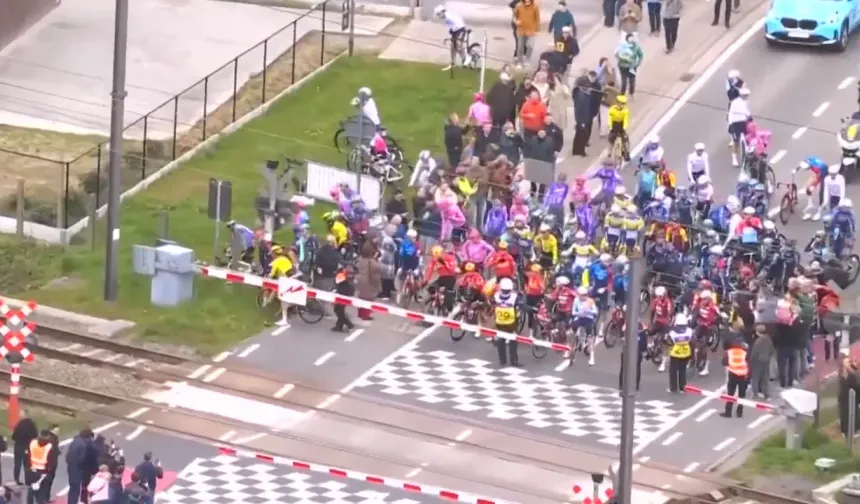 Belçika’da bisiklet turunda kırmızı ışıkta durmayan sporculara ceza kesilecek
