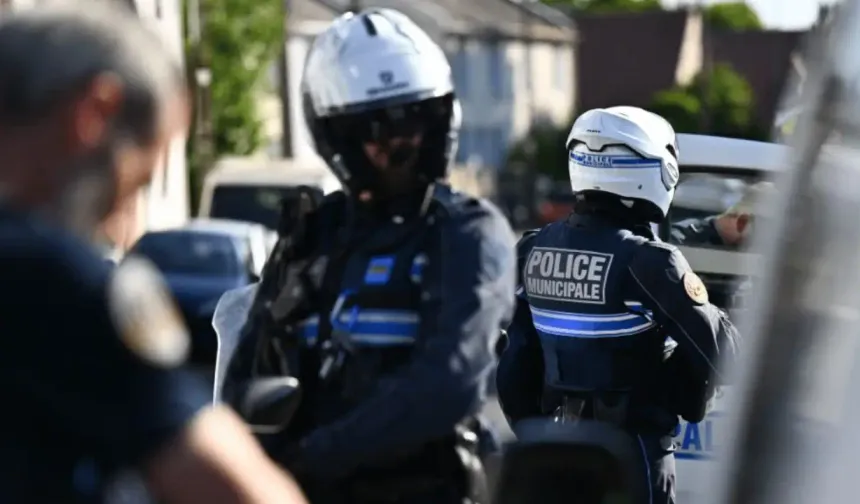 Fransa’da bir Türk vatandaşı araç içinde yanarak hayatını kaybetti