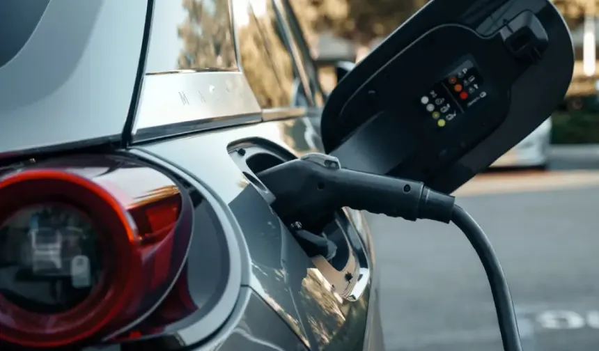 Almanya’da elektrikli araç alanlara 6 bin euroya kadar destek