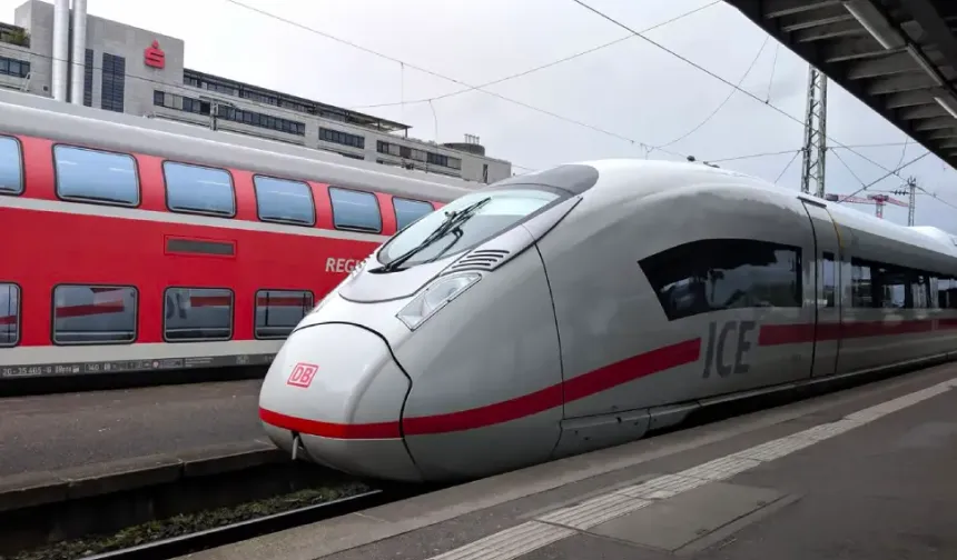 Almanya'da yoğun kullanılan Berlin-Hamburg tren hattı yeniden açılıyor