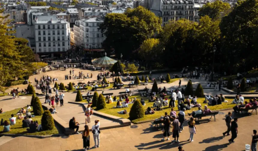 Paris’te aşırı sıcak nedeniyle alkol yasağı getirildi