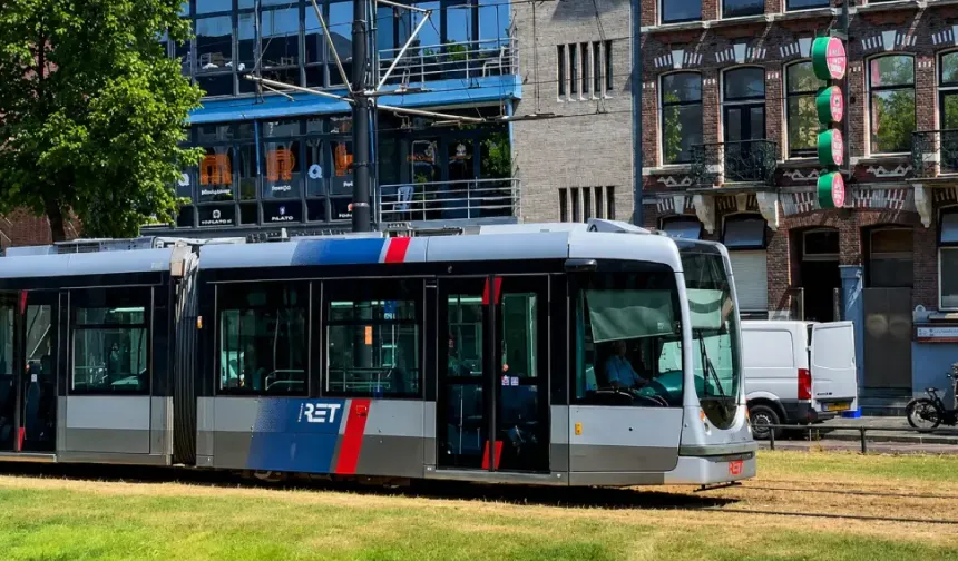 DENK Rotterdam'dan yaşlılara ücretsiz toplu taşımayı kaldırma planına sert tepki
