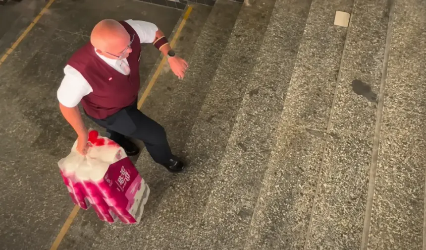 Almanya'da ilginç olay: Kondüktör treni durdurup tuvalet kağıdı almaya gitti