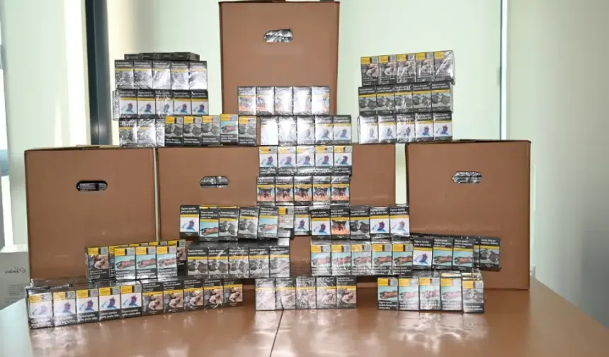 Türkiye’den gelen Hollandalı yolcunun bagajından 3 bin 581 paket sigara çıktı