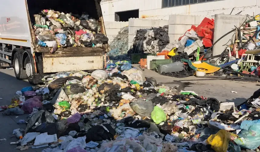 Çöpe atılan 1 milyon euroluk piyango bileti son anda bulundu