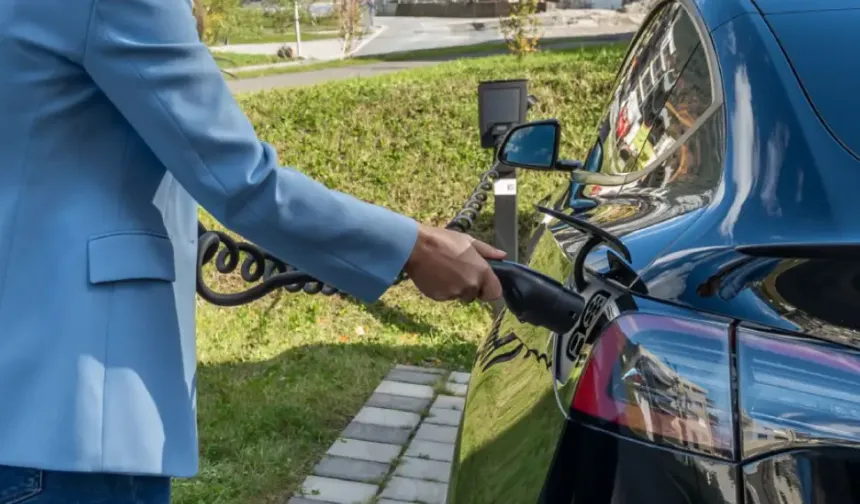 Sessiz çalışan elektrikli otomobiller yayalar için büyük tehlike