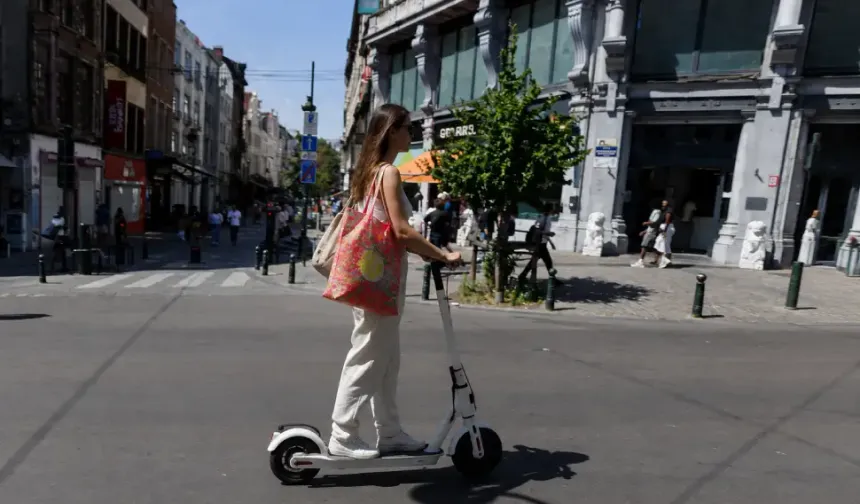 Belçika’da elektrikli scooterda kask zorunluluğu başladı, takmayana ceza var