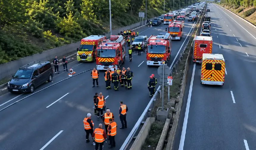 Fransa'da elektrikli otomobil alev aldı, hamile kadın ve 2 yaşındaki çocuğu öldü
