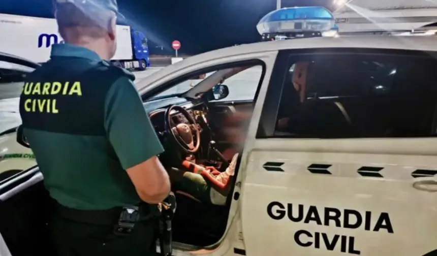 Polis oğlunu otoyolda unutan babayı anca 140 km sonra durdurabildi