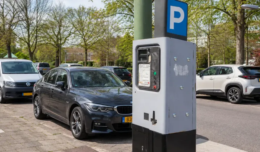 Rotterdam’da bazı mahallelerde saatlik park ücreti 7,20 euroya çıkıyor