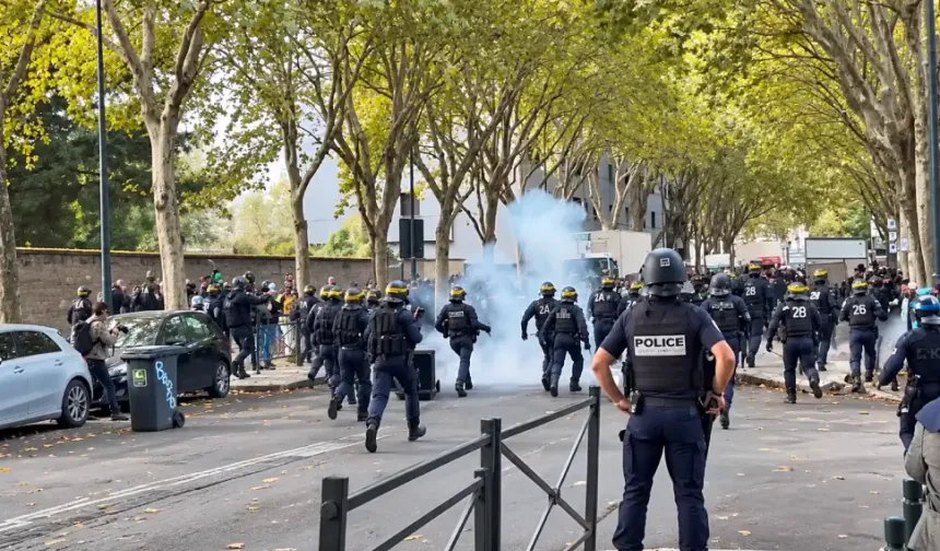 Fransa’da öğrenci protestoları büyüdü, 400’den fazla okul kapalı kalacak