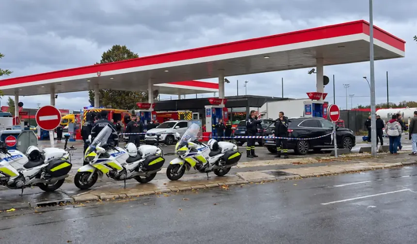 Paris yakınlarında silahlı saldırı: 1 ölü, 4 yaralı
