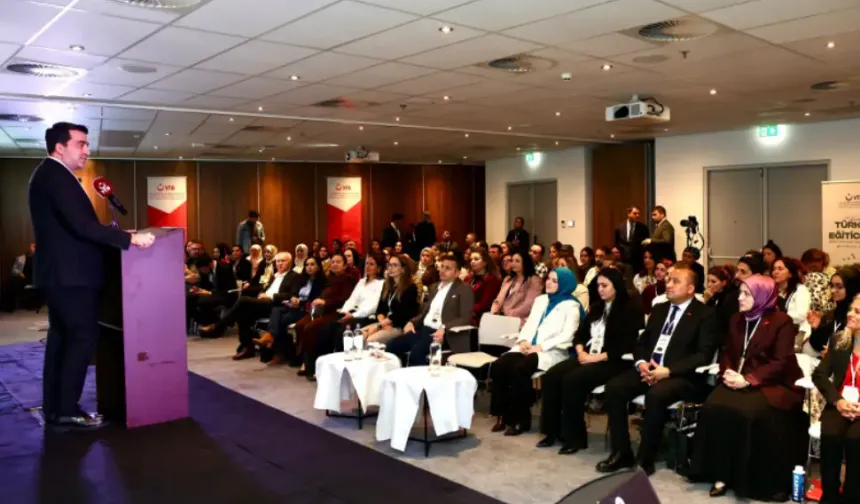 YTB'den Hollanda, Belçika ve Fransa'dan 90 Türkçe öğretmenine sertifika