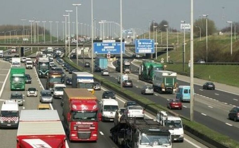 Belçika’da trafiği felç eden düğün konvoyuna binlerce euro ceza