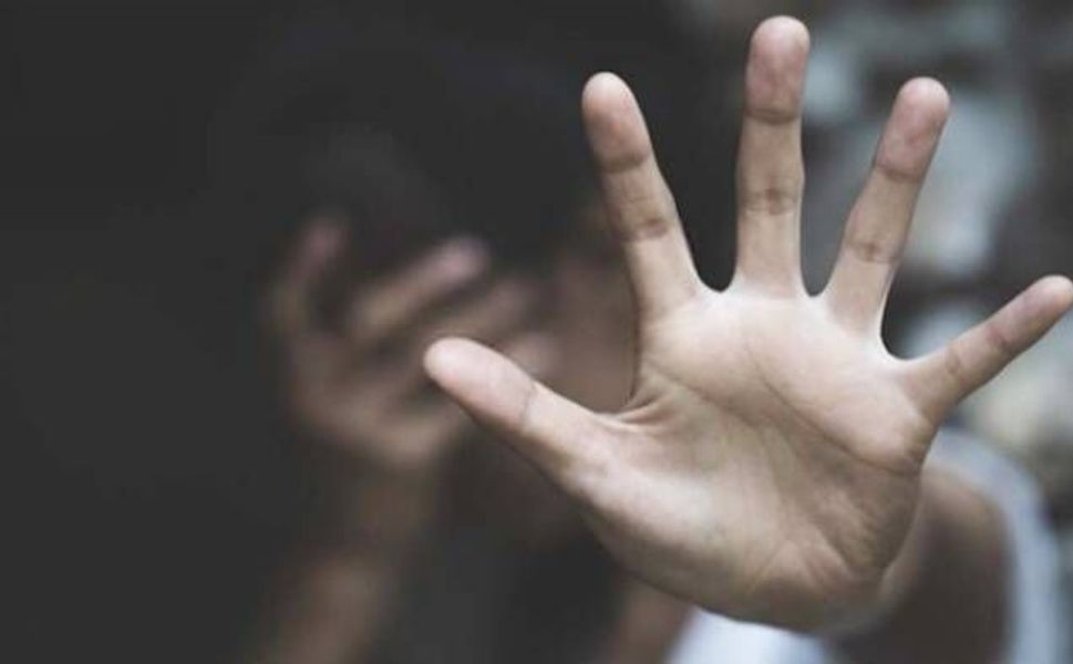 Almanya’da bir doktor 130 çocuğa istismardan yargılanıyor