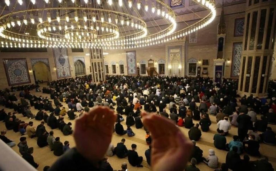 Avrupa’da şehir şehir 2026 Ramazan Bayramı namaz saatleri açıklandı