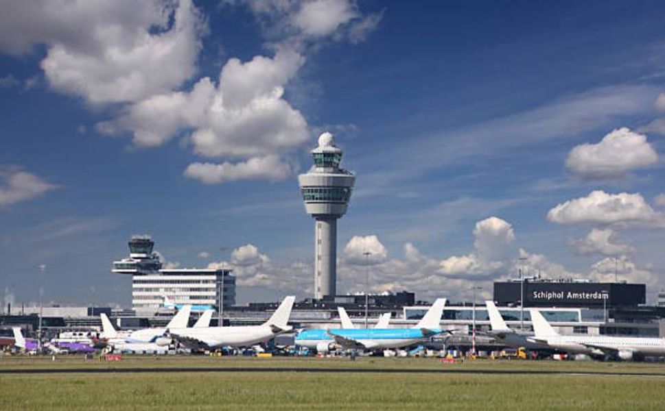 Schiphol’da salı günü gelen tüm yolcuların valizleri tek tek kontrol edilecek