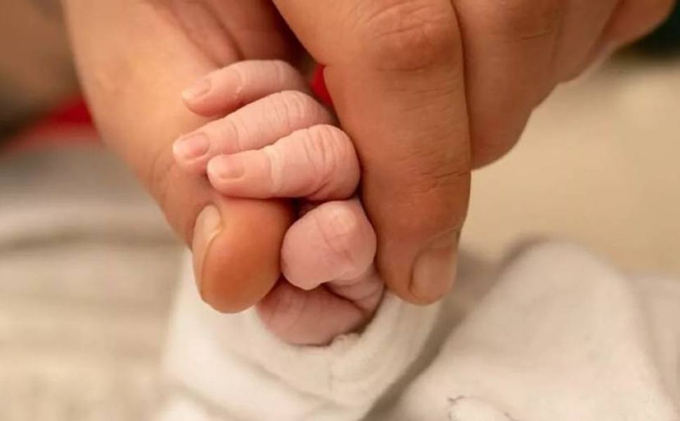 Fransa’da doğum izni kurallarında değişiklik: Ödemeler artıyor, haklar genişliyor