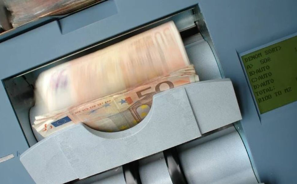 Almanya’da 4 banka çalışanı yaşlı müşterilerin 1,5 milyon eurosunu çaldı